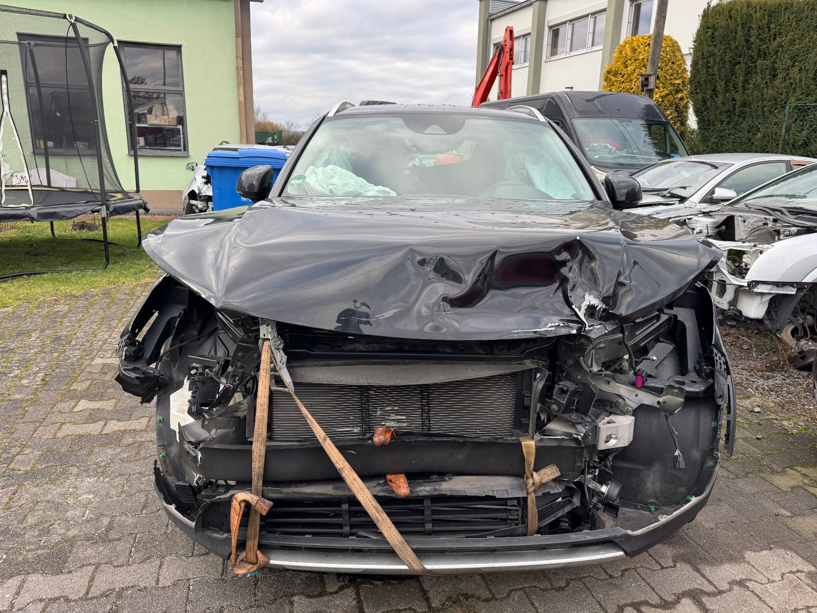 Volvo XC 40 XC40 Momentum Pro AWD *Unfall*