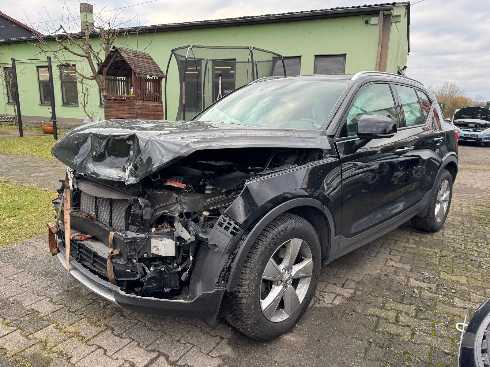 Volvo XC 40 XC40 Momentum Pro AWD *Unfall*