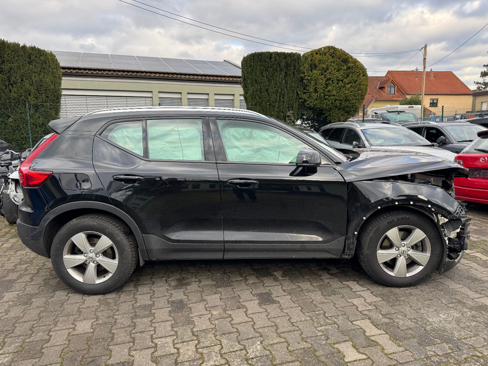 Volvo XC 40 XC40 Momentum Pro AWD *Unfall*