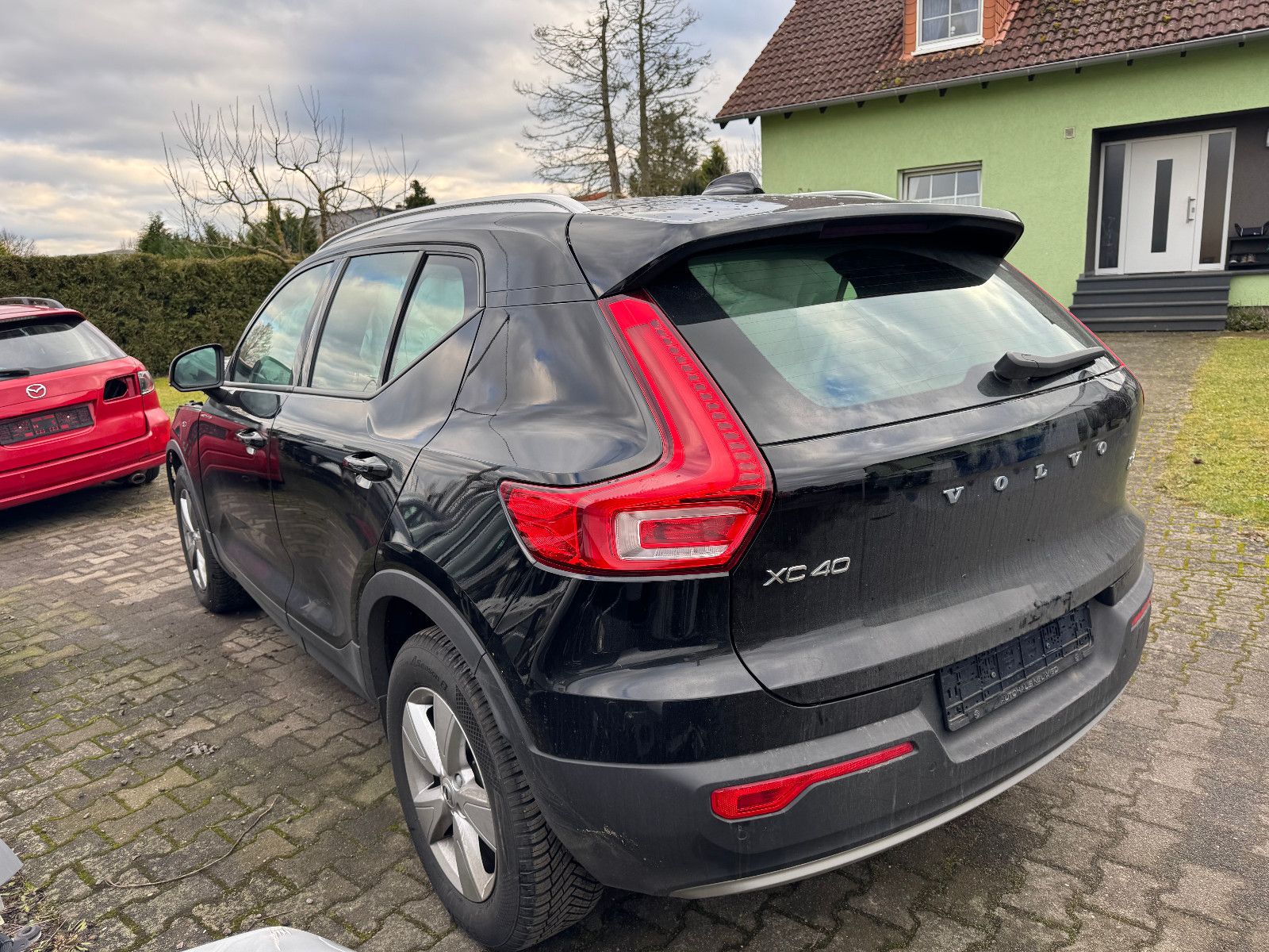 Volvo XC 40 XC40 Momentum Pro AWD *Unfall*