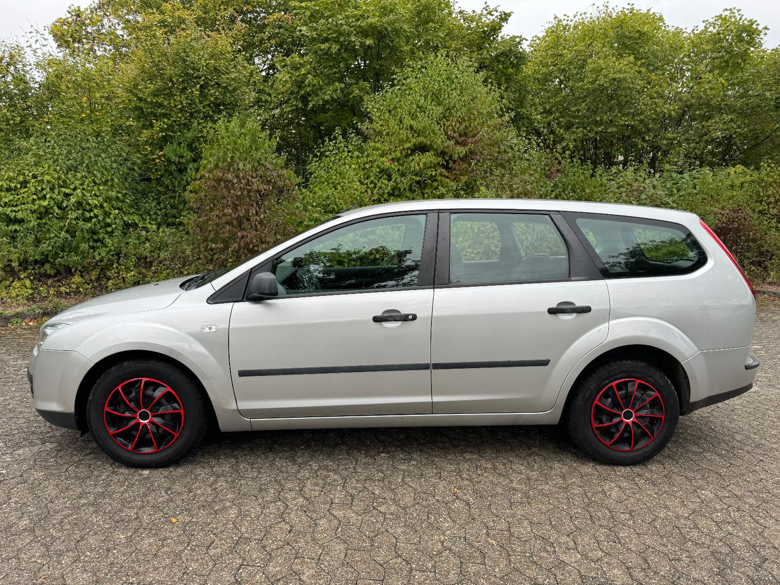 Ford Focus 1.6 Turnier Trend TÜV NEU/ZAHNR.NEU/GARANT