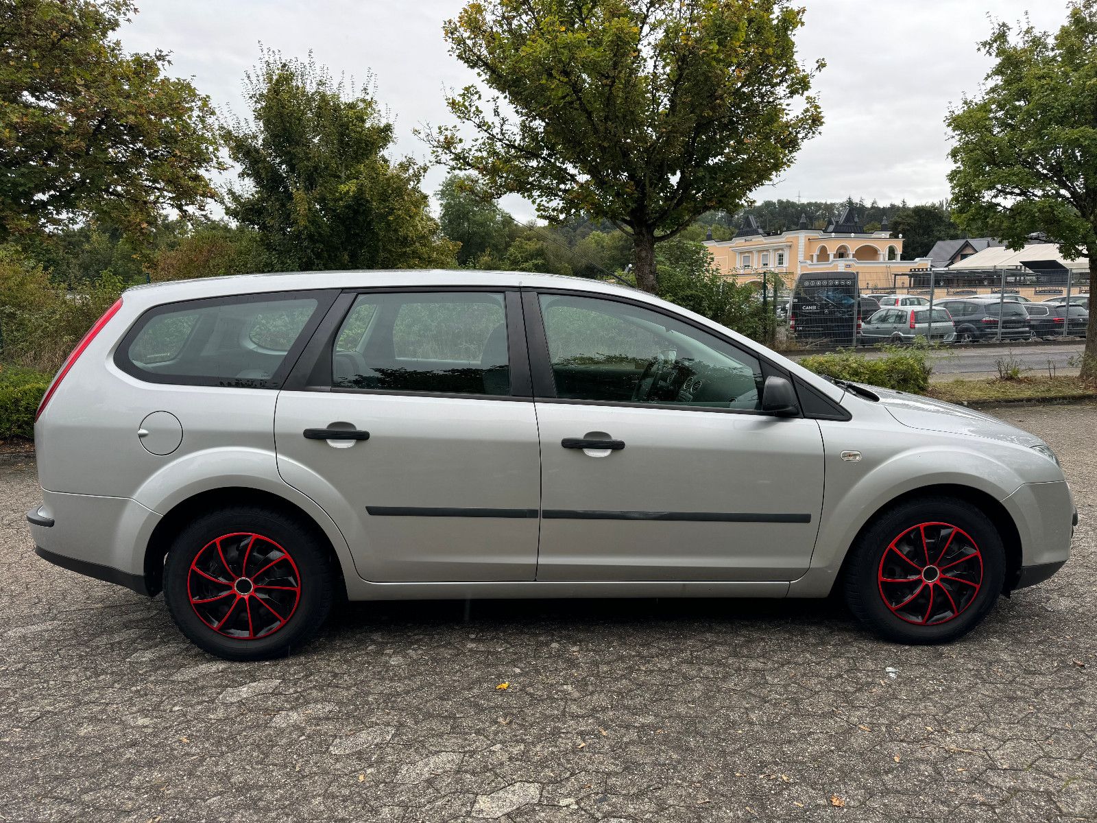 Ford Focus 1.6 Turnier Trend TÜV NEU/ZAHNR.NEU/GARANT