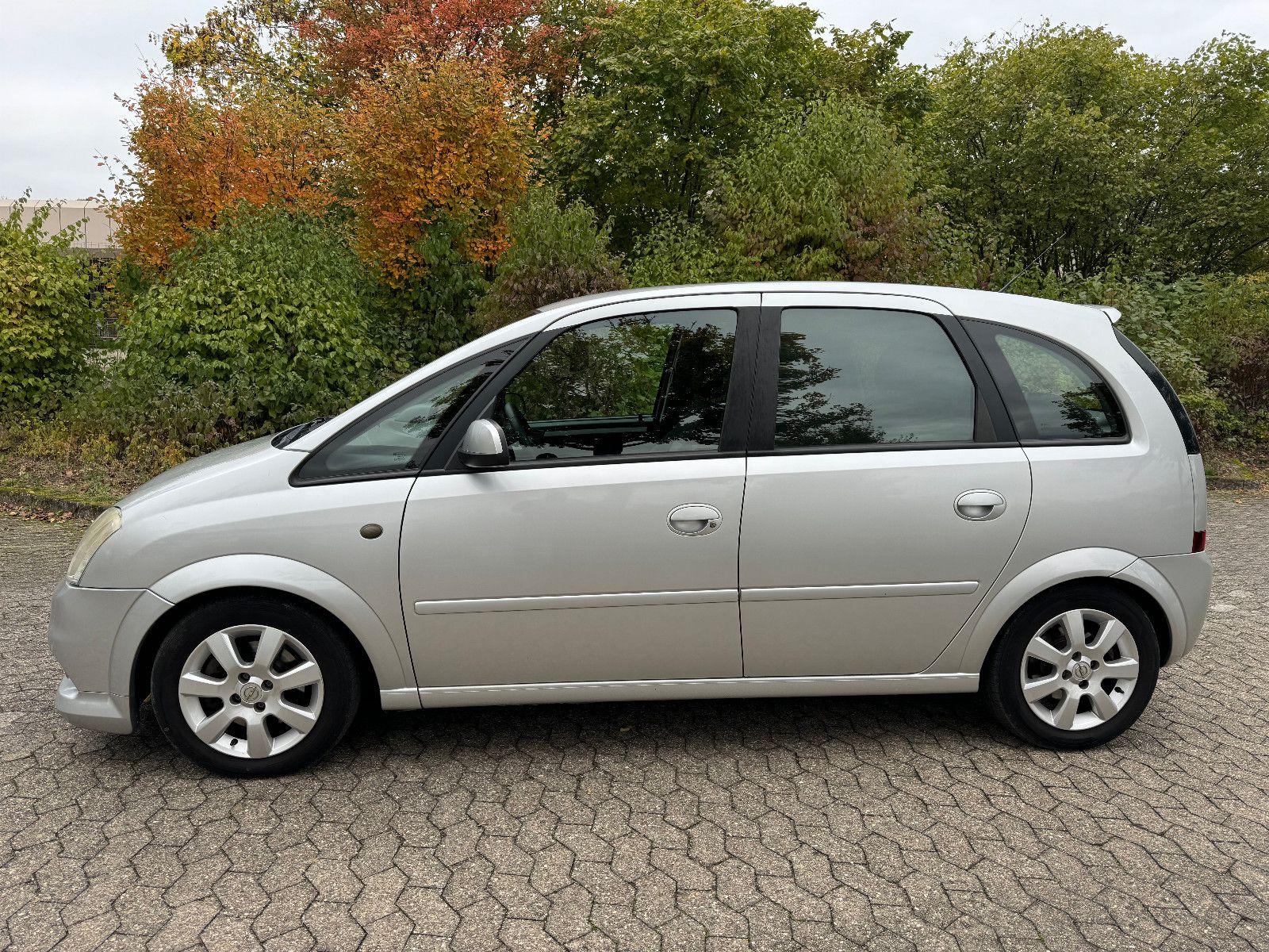 Opel Meriva 1.6 Cosmo Autom. TÜV NEU/ZAHNRIEMEN NEU!