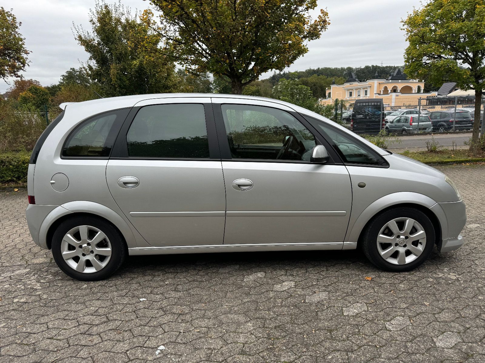 Opel Meriva 1.6 Cosmo Autom. TÜV NEU/ZAHNRIEMEN NEU!