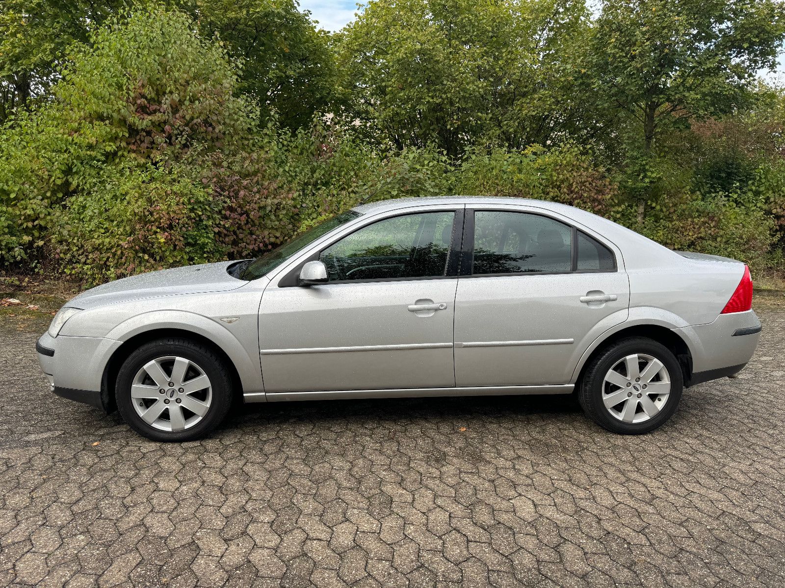 Ford Mondeo 1.8 Lim. Viva X TÜV NEU/GARANTIE/70TKM!