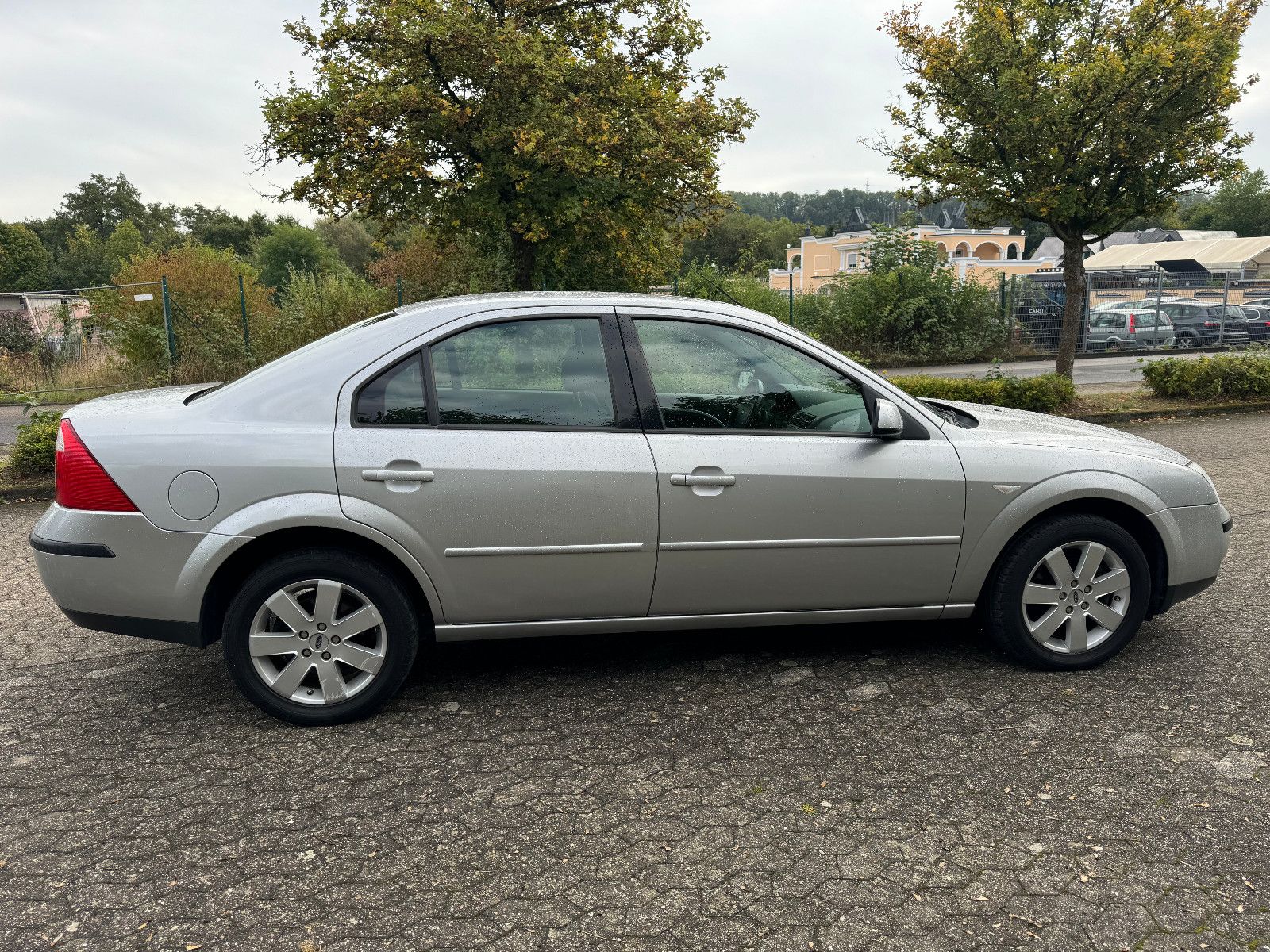 Ford Mondeo 1.8 Lim. Viva X TÜV NEU/GARANTIE/70TKM!